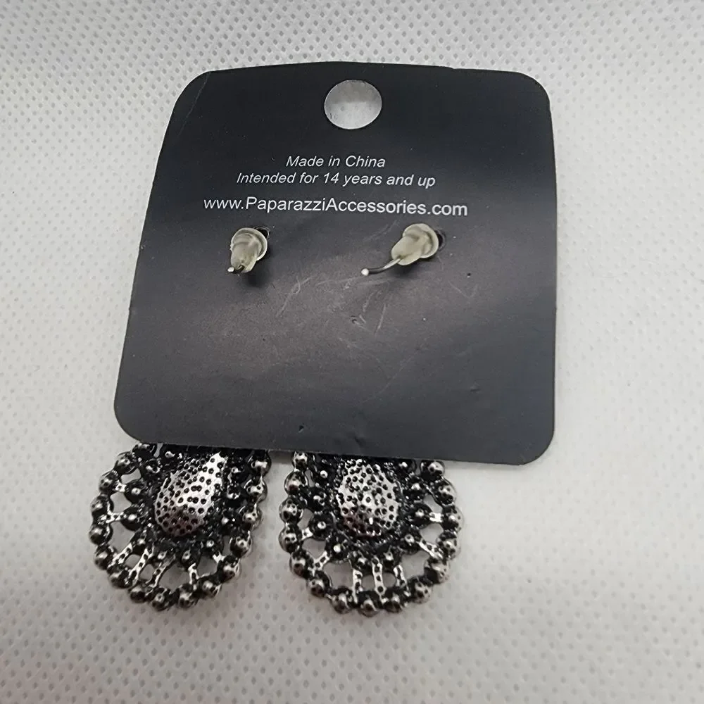 NWT Paparazzi Diamond Dazzle Silver Rhinestone Teardrop Earrings